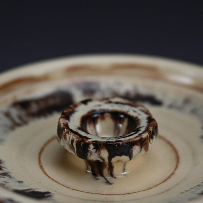 Reflecting on Bamboo, a Mizusashi ー利茶土 ミルグリム “今古釉面取水指”