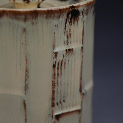 Reflecting on Bamboo, a Mizusashi ー利茶土 ミルグリム “今古釉面取水指”