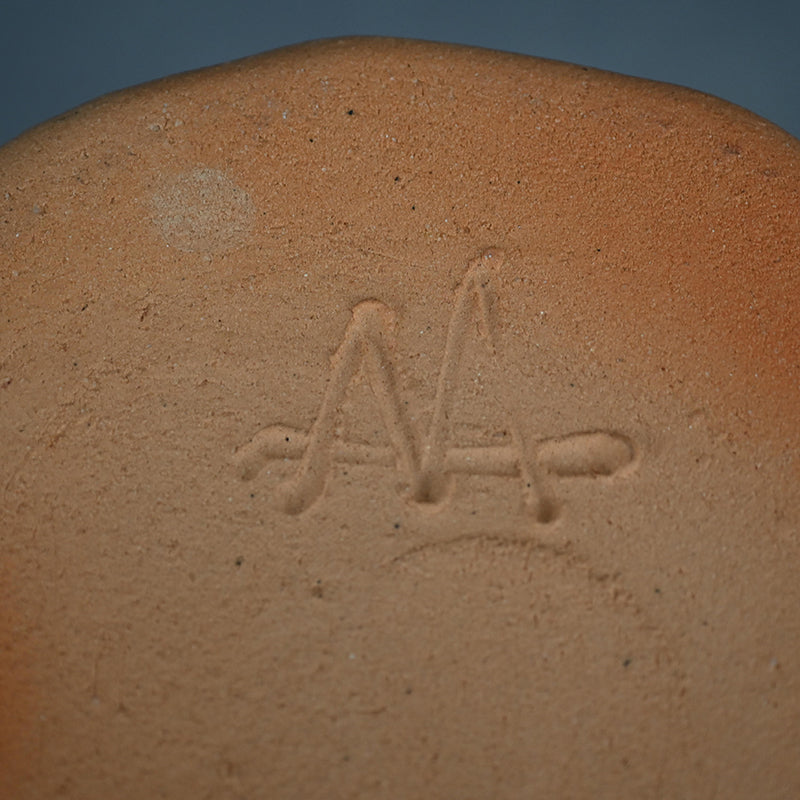 Reflecting on Bamboo, a Mizusashi ー利茶土 ミルグリム “今古釉面取水指”