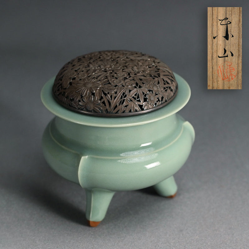 Celadon Koro Incense Burner ー宮永 東山 "青瓷袴腰 香爐"