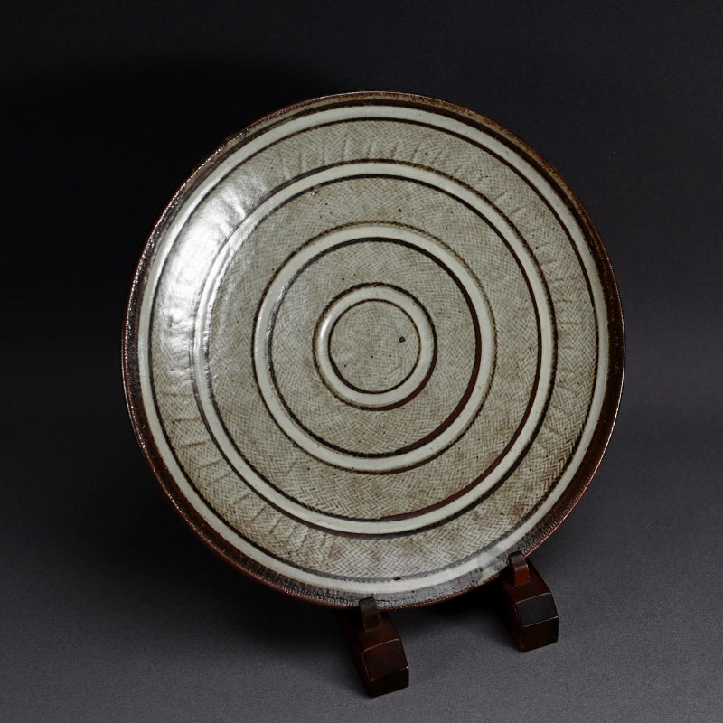 Large Platter by LNT ー島岡 達三 “地釉象嵌縄文皿”