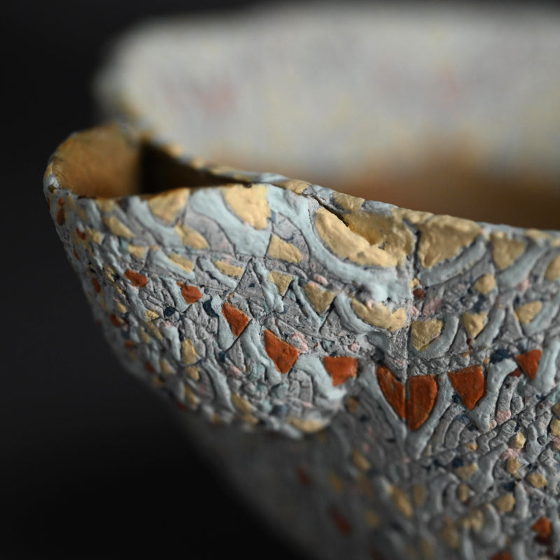 Katakuchi Inlayed Basin by important artist ー岸 映子 “彩石象嵌器”