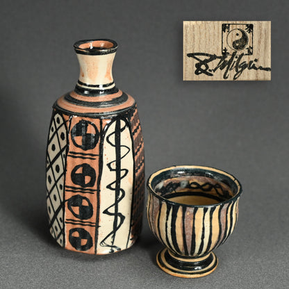 Playful Aka-Oribe Sake Set ー利茶土 ミルグリム “AKA ORIBE SAKE CUP”, “AKA ORIBE TOKKURI”