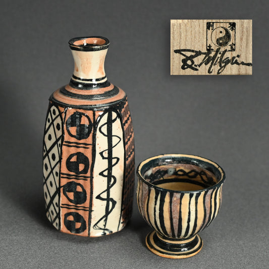 Playful Aka-Oribe Sake Set ー利茶土 ミルグリム “AKA ORIBE SAKE CUP”, “AKA ORIBE TOKKURI”