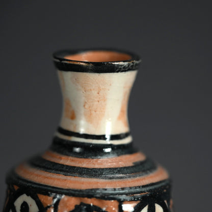 Playful Aka-Oribe Sake Set ー利茶土 ミルグリム “AKA ORIBE SAKE CUP”, “AKA ORIBE TOKKURI”