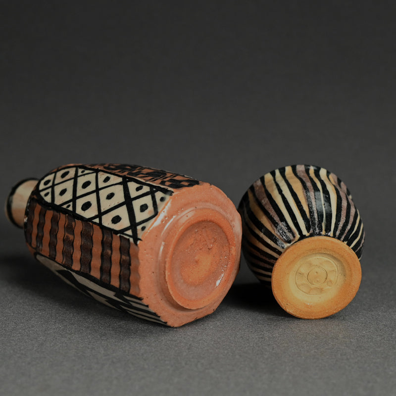 Playful Aka-Oribe Sake Set ー利茶土 ミルグリム “AKA ORIBE SAKE CUP”, “AKA ORIBE TOKKURI”