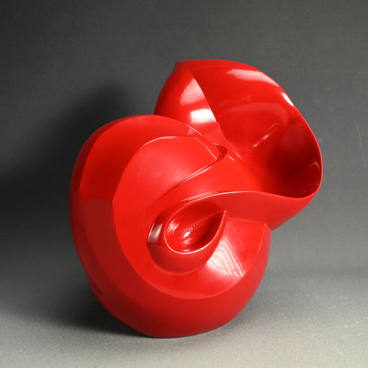 Exhibited Red Lacquer sculpture ー井上 絵美子 “游舞”