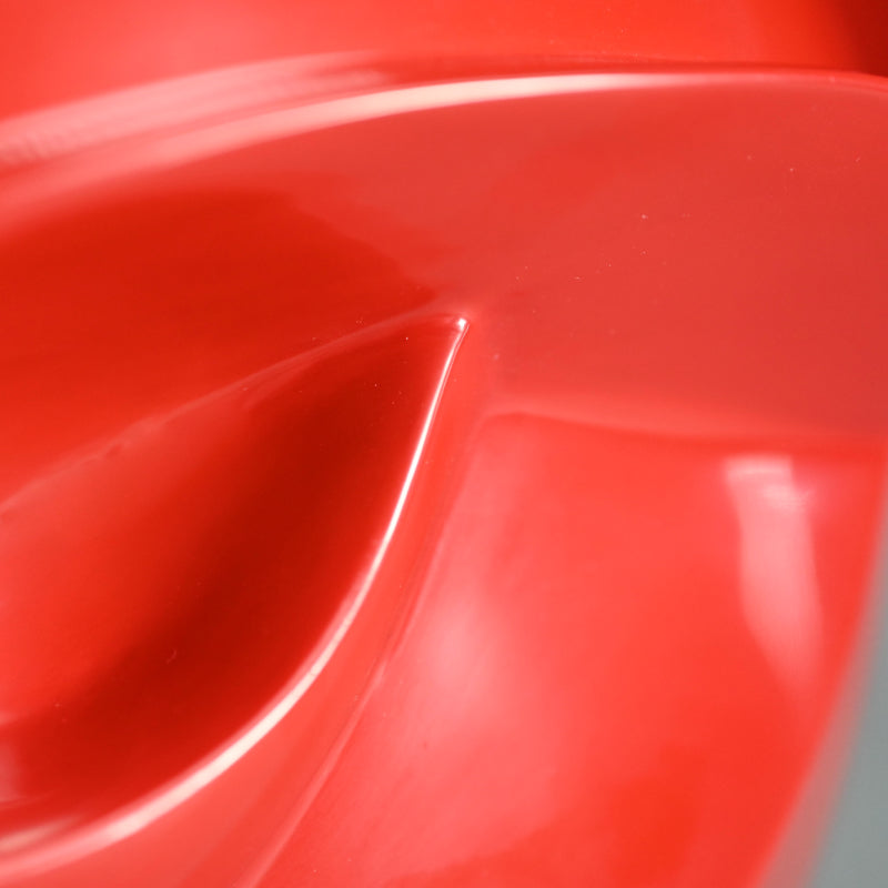 Exhibited Red Lacquer sculpture ー井上 絵美子 “游舞”