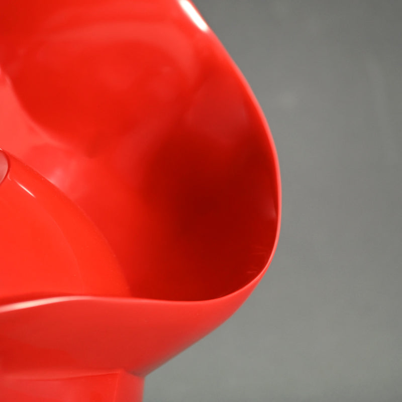 Exhibited Red Lacquer sculpture ー井上 絵美子 “游舞”