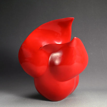 Exhibited Red Lacquer sculpture ー井上 絵美子 “游舞”