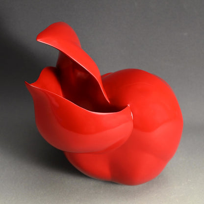 Exhibited Red Lacquer sculpture ー井上 絵美子 “游舞”