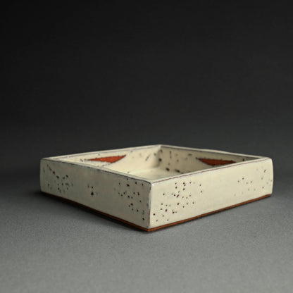 Hagi Serving Plate ー三輪 栄造 “萩角皿”