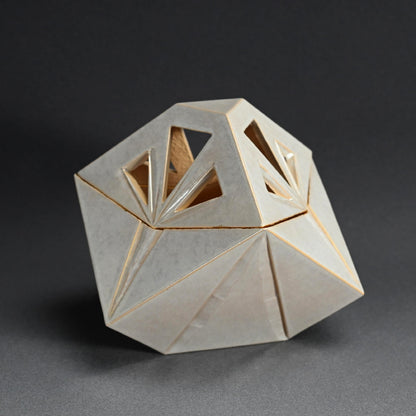 Modernist Koro by Rokubei Ⅷ ー八代 清水 六兵衛 “輝白釉刻線 香炉”