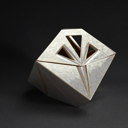 Modernist Koro by Rokubei Ⅷ ー八代 清水 六兵衛 “輝白釉刻線 香炉”