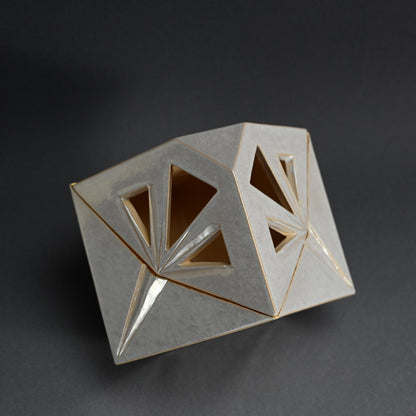 Modernist Koro by Rokubei Ⅷ ー八代 清水 六兵衛 “輝白釉刻線 香炉”