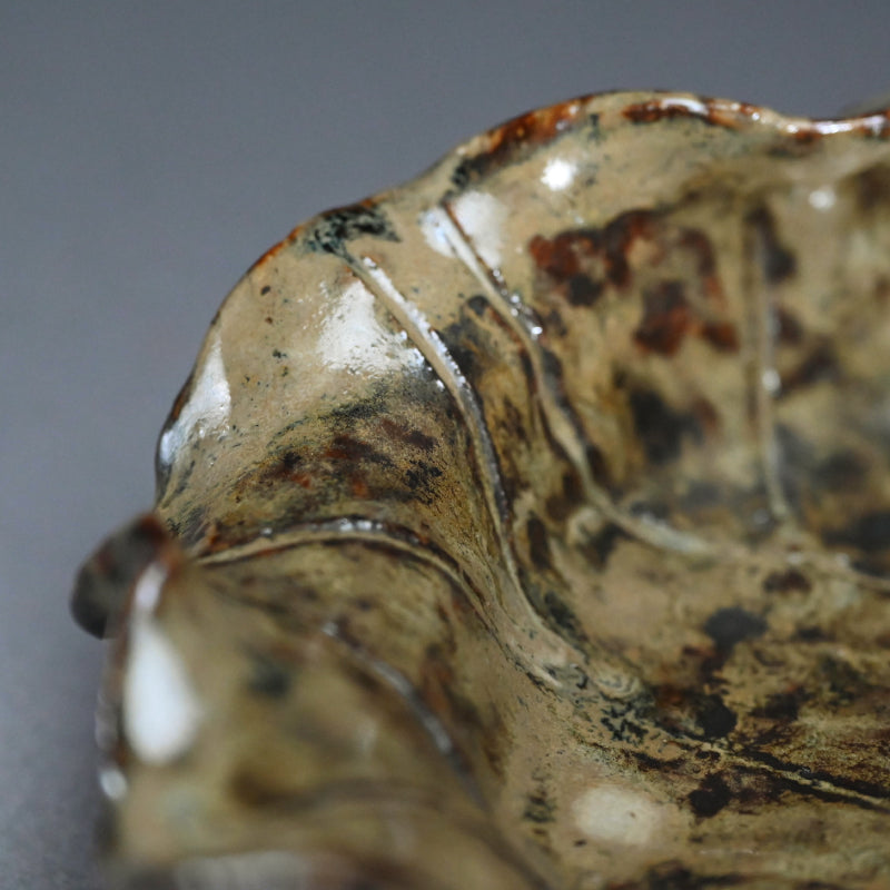 Lotus leaf Basin with Frog ー土楽庵 八田 蘇岳 “蓮葉形 水盤”