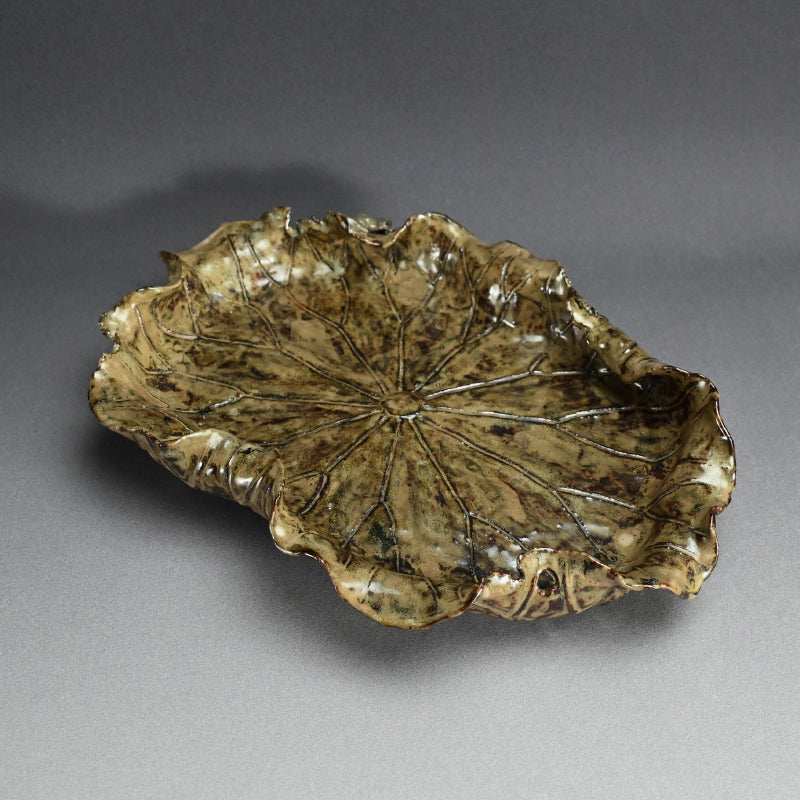 Lotus leaf Basin with Frog ー土楽庵 八田 蘇岳 “蓮葉形 水盤”