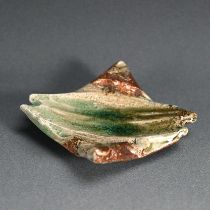 Haiyu Shinogi Small Plate ー新 学 “灰釉 鎬小皿”