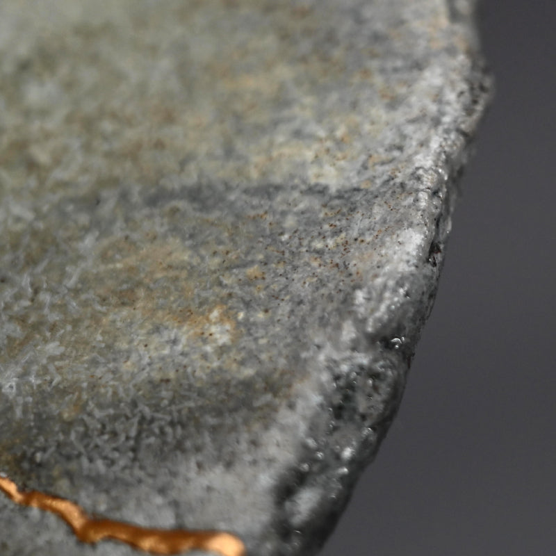 Ash Glazed Twice Fired Kintsugi Plate ー古谷 和也 "信楽窯変円皿"