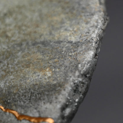 Ash Glazed Twice Fired Kintsugi Plate ー古谷 和也 "信楽窯変円皿"