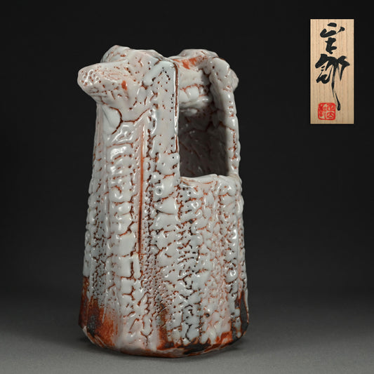 Stellar Shino Vase ー林 正太郎 “志野手桶花器”