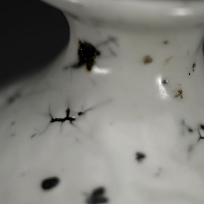 Superb Vase ー小山 富士夫 “白落掻花生"