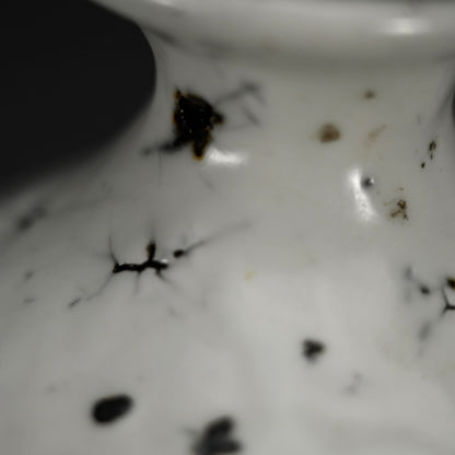 Superb Vase ー小山 富士夫 “白落掻花生"