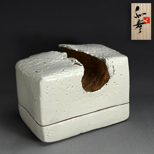 Sculptural Ceramic “Luminous” Box ー三輪 和彦 (十三代 休雪) "輝環"
