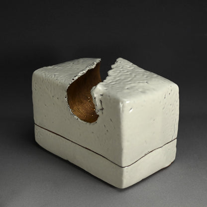 Sculptural Ceramic “Luminous” Box ー三輪 和彦 (十三代 休雪) "輝環"