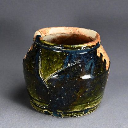 Voluminous Oribe Tsubo Vase ー鯉江 良二 “壺”