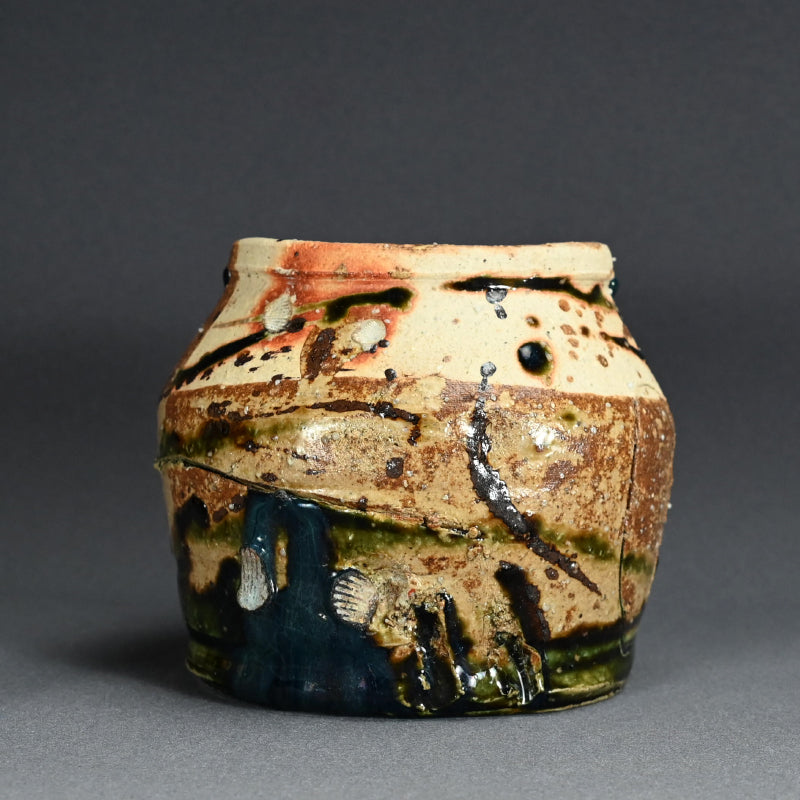 Voluminous Oribe Tsubo Vase ー鯉江 良二 “壺”