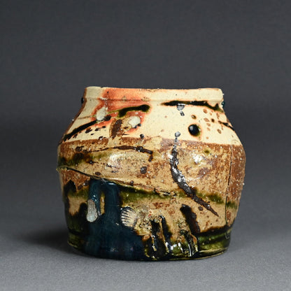 Voluminous Oribe Tsubo Vase ー鯉江 良二 “壺”
