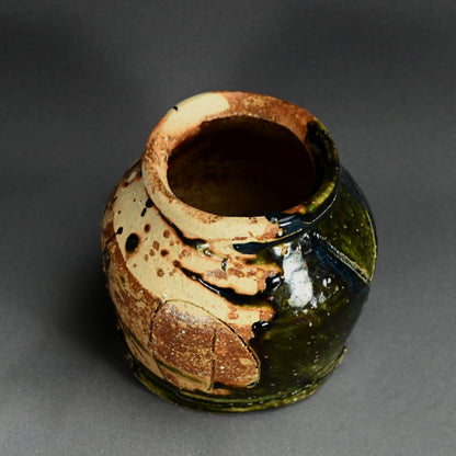 Voluminous Oribe Tsubo Vase ー鯉江 良二 “壺”