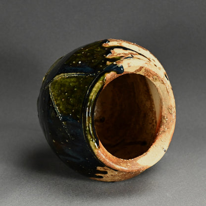 Voluminous Oribe Tsubo Vase ー鯉江 良二 “壺”