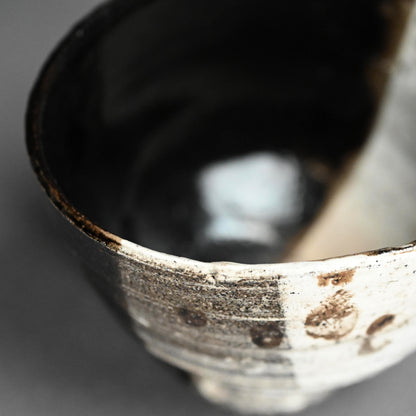 Smokey Black & White Chawan Tea Bowl ー鯉江 良二 “茶盌”