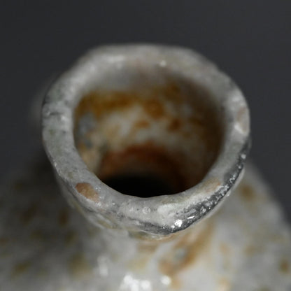 Ash Glazed Shinogi Iga Sake Set ー新 学 “伊賀 鎬徳利”、”伊賀 鎬五角ぐい呑”
