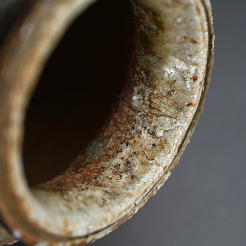 Shigaraki Uzukumaro Vase ー古谷 和也 “信楽 蹲”