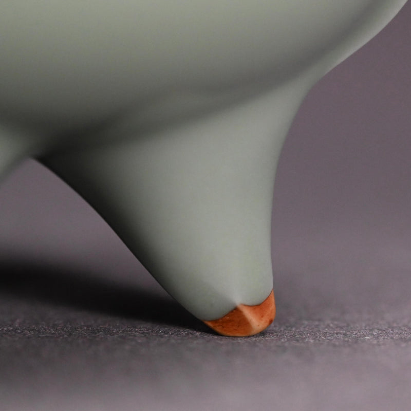 Celadon Koro with silver lid ー二代 諏訪 蘇山 “青瓷袴腰 香爐
