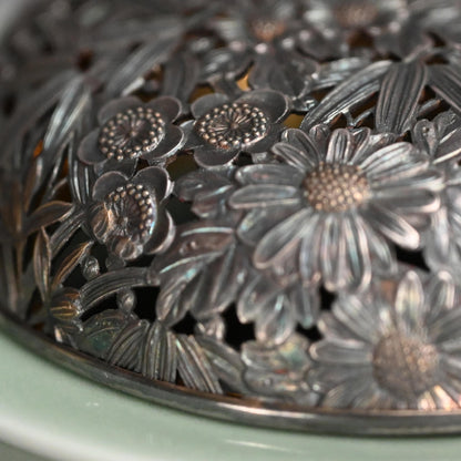 Celadon Koro with silver lid ー二代 諏訪 蘇山 “青瓷袴腰 香爐”