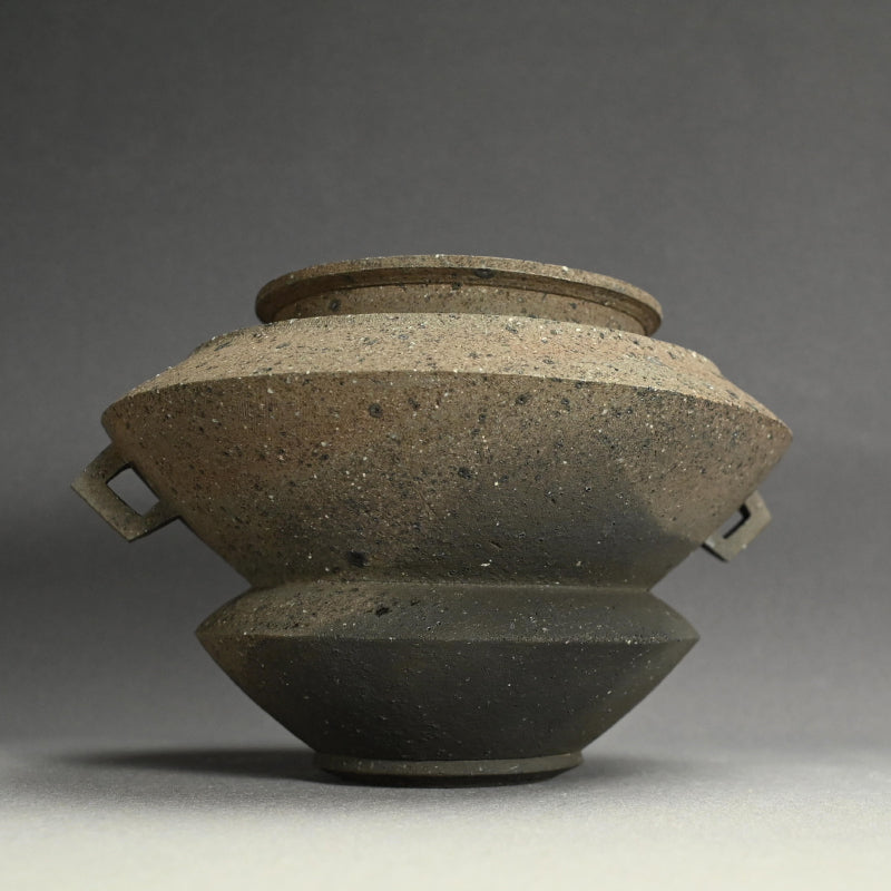 Smoked-Black Modernist Vase ー井口 大輔 “燻陶壺”