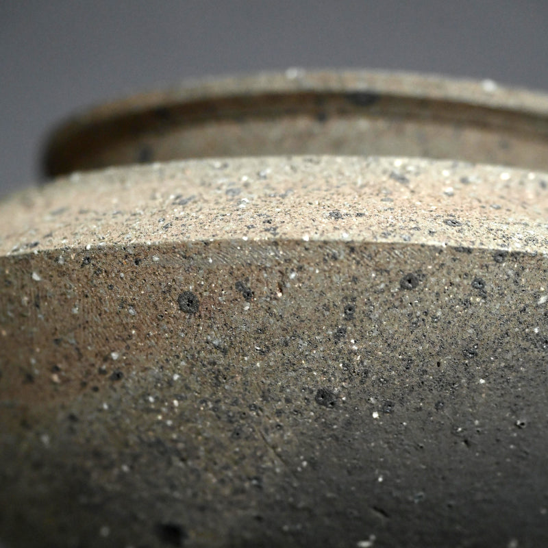 Smoked-Black Modernist Vase ー井口 大輔 “燻陶壺”