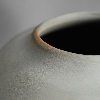 Mumyoi-yaki Vase by LNT ー五代 伊藤 赤水 (窯一) “無名異壺”