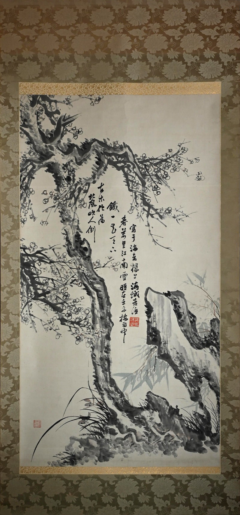 Massive Literati Painting of a Plum Tree ー豊島 海城