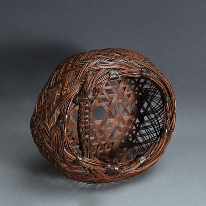 Woven Bamboo Vase ー二代 田邊 竹雲斎 “寿海 花籃"