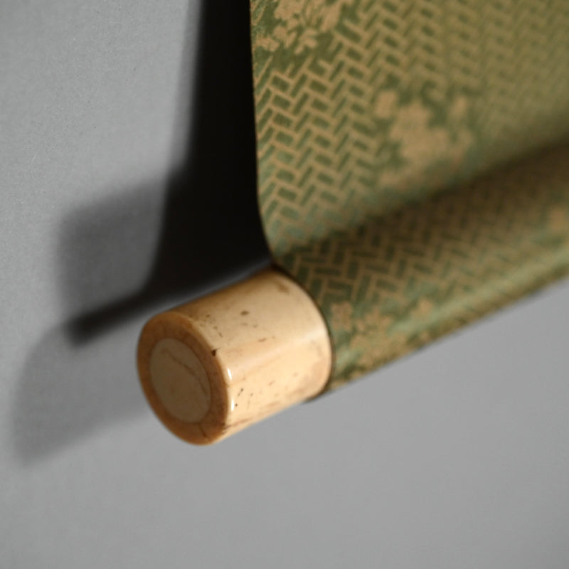 Chrysanthemum Painting by Buddhist Nun ー大石 順教 半折 “菊花”