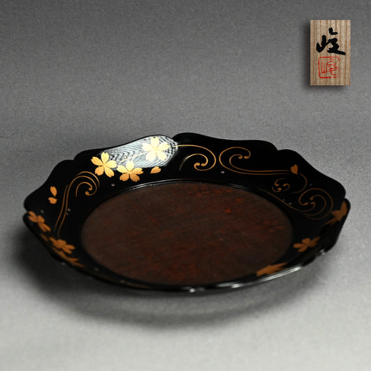 Gorgeous Lacquer Dish, Blossoms & Maple ー服部 峻昇 “春秋蒔絵 輪花盆”