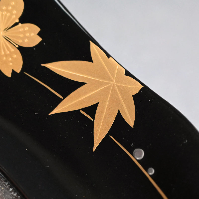 Gorgeous Lacquer Dish, Blossoms & Maple ー服部 峻昇 “春秋蒔絵 輪花盆”