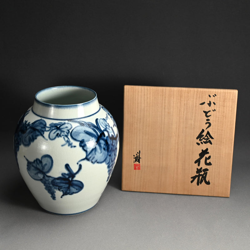 Voluminous Porcelain Vase, Grapes ー近藤 濶 “ぶどう絵 花瓶”