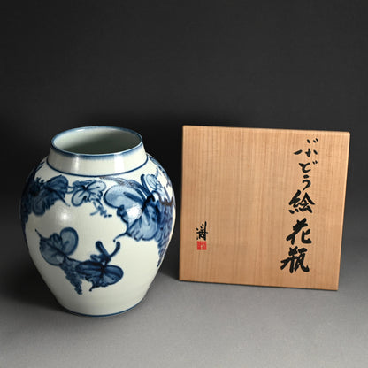 Voluminous Porcelain Vase, Grapes ー近藤 濶 “ぶどう絵 花瓶”