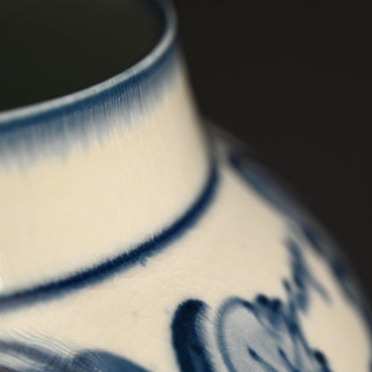 Voluminous Porcelain Vase, Grapes ー近藤 濶 “ぶどう絵 花瓶”